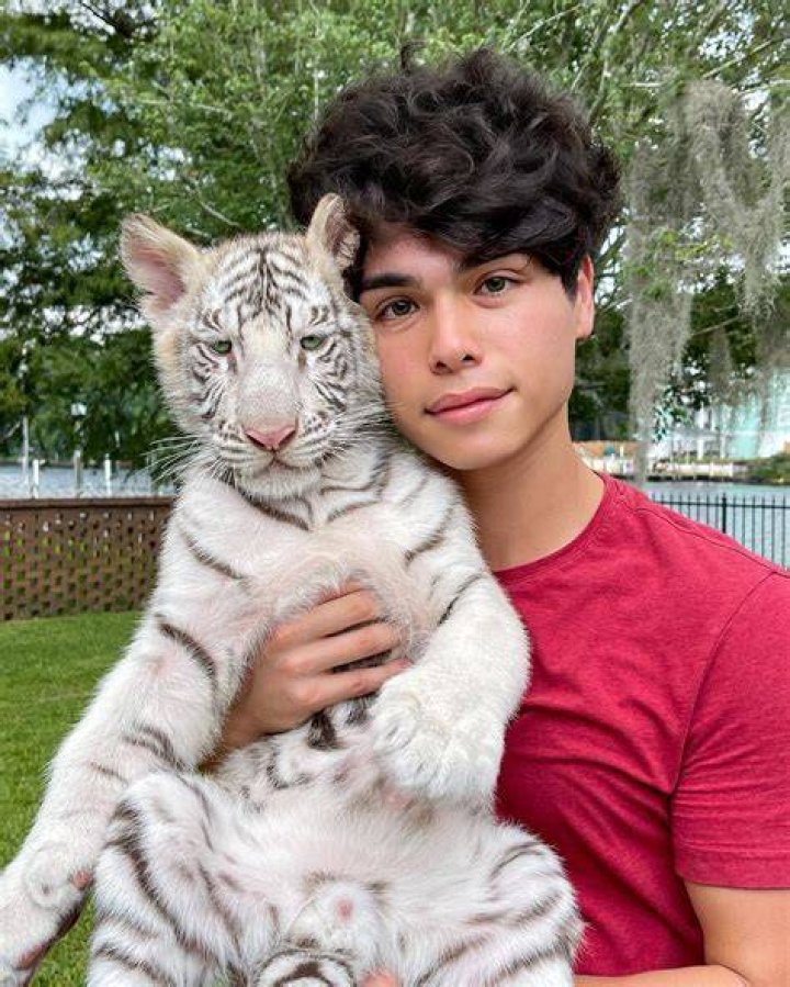 Alan Stokes on Instagram &ldquo;We look nothing alike 😂&rdquo; Teenage boy