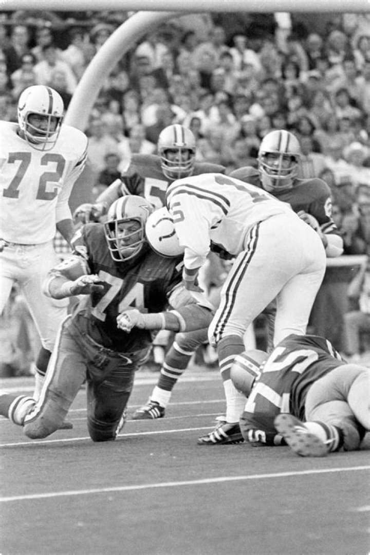 Bob Lilly First a toss, then the ring