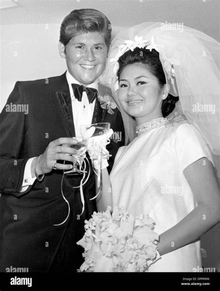 Elaine Okamura Wayne Newton's Former Wife Background, Career, Net