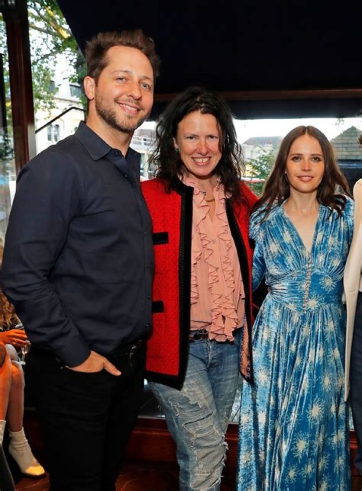 Felicity Jones MOVINGLOVE Dinner in London &bull; CelebMafia