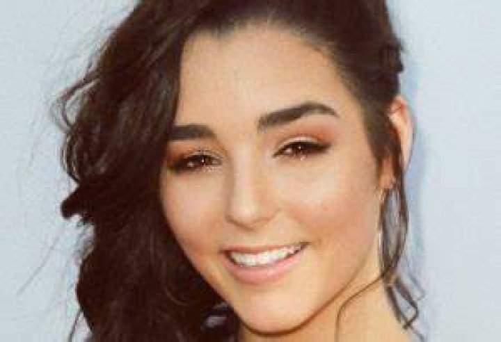 Indiana Massara Net Worth, Age, Height, Siblings, Boyfriend, Family