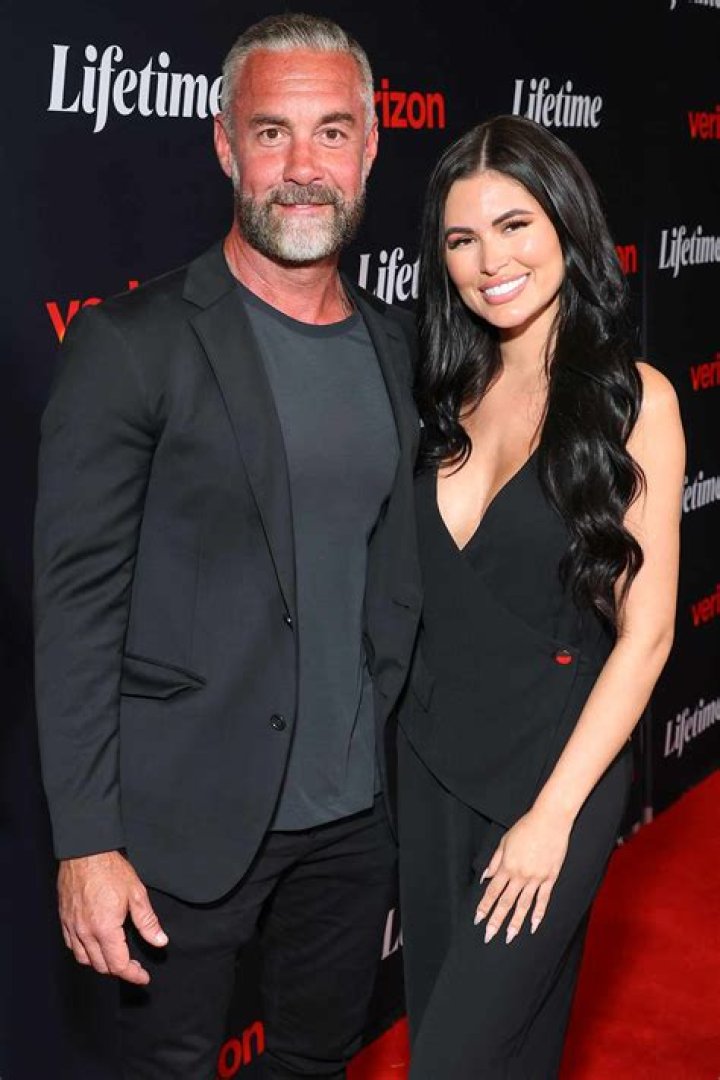 Jay Harrington Is Handling Married Life With Wife Like A Pro Amid