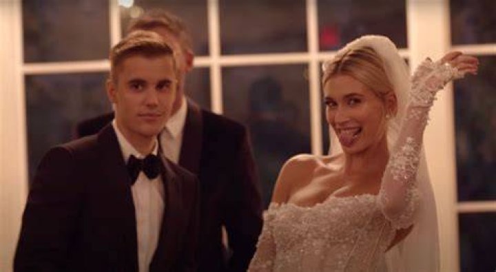 Justin Bieber Did Hailey Bieber’s Makeup During Quarantine