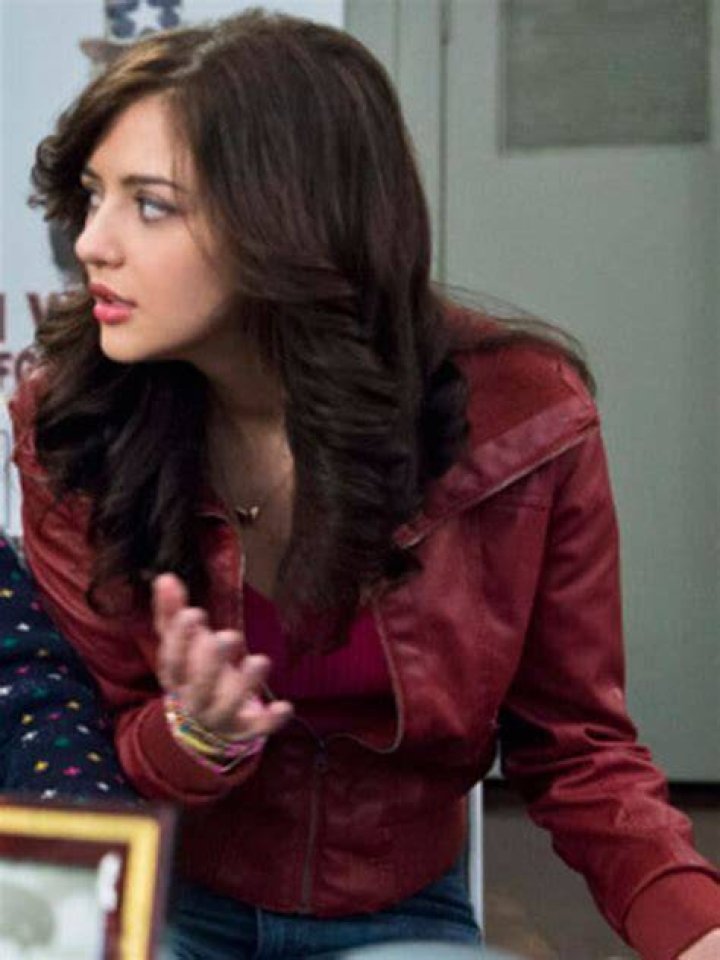Katie Findlay as Maggie Landers in The Carrie Diaries. blurred-reality.com
