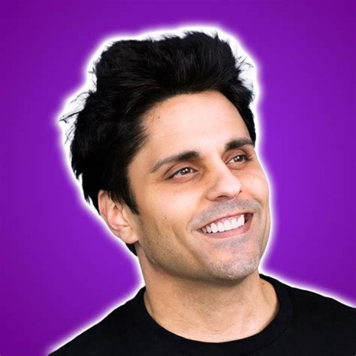 Kolik stoj&iacute; Ray William Johnson? Celebrity.fm 1 Official Stars