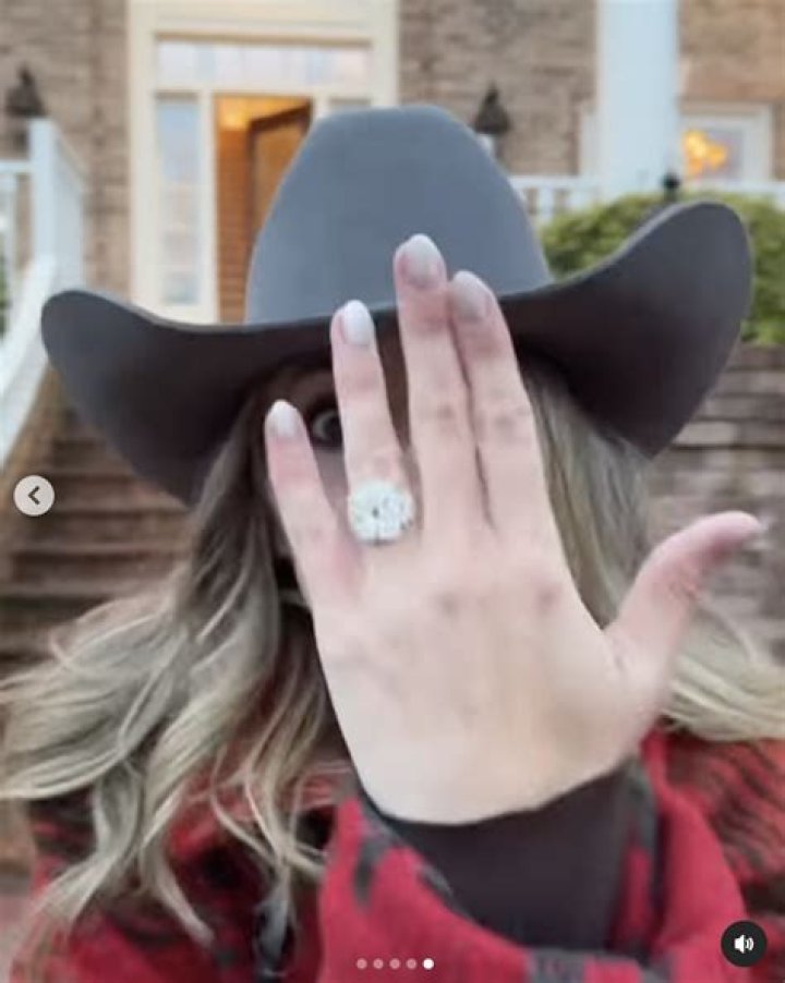 Lainey Wilson Shows Off Her Kaleidoscope Of Colors On Charming New