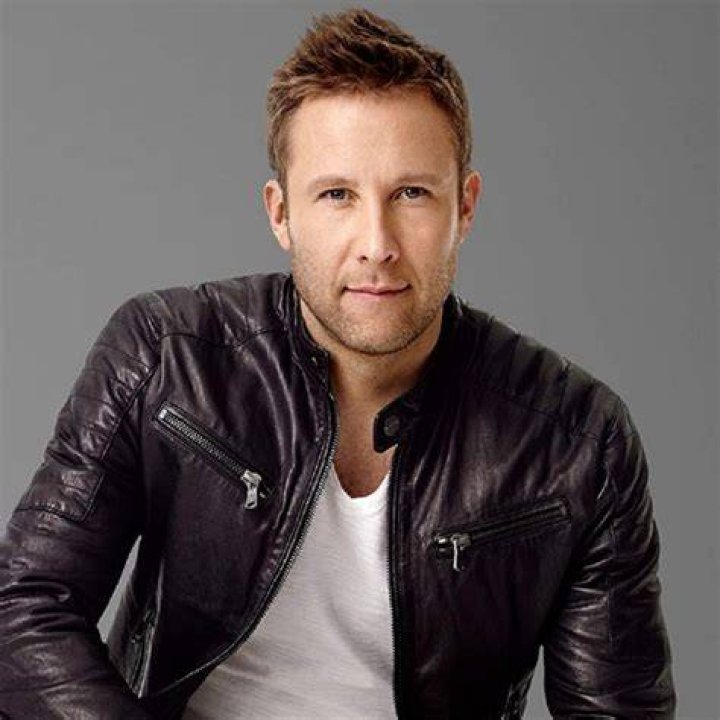 Michael Rosenbaum 2023 dating, net worth, tattoos, smoking & body