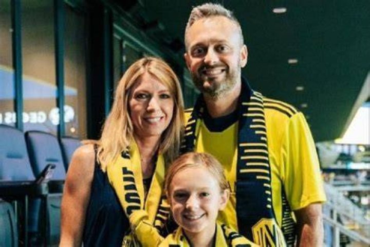 Nate Bargatze Siblings Meet His Brother Derek And Sister Abigail