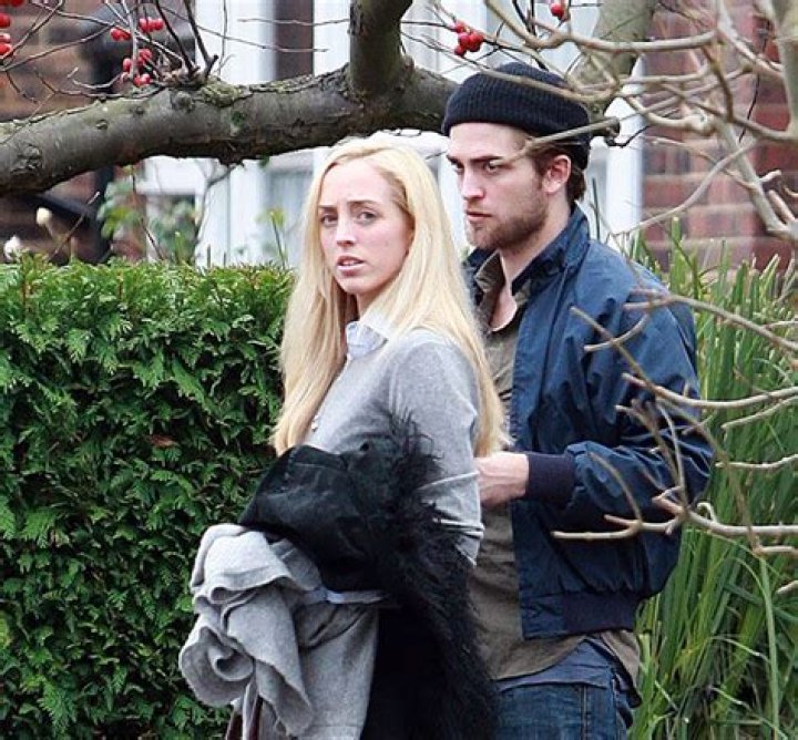 Robert Pattinson With His Sister Lizzy Celebrity siblings, Robert