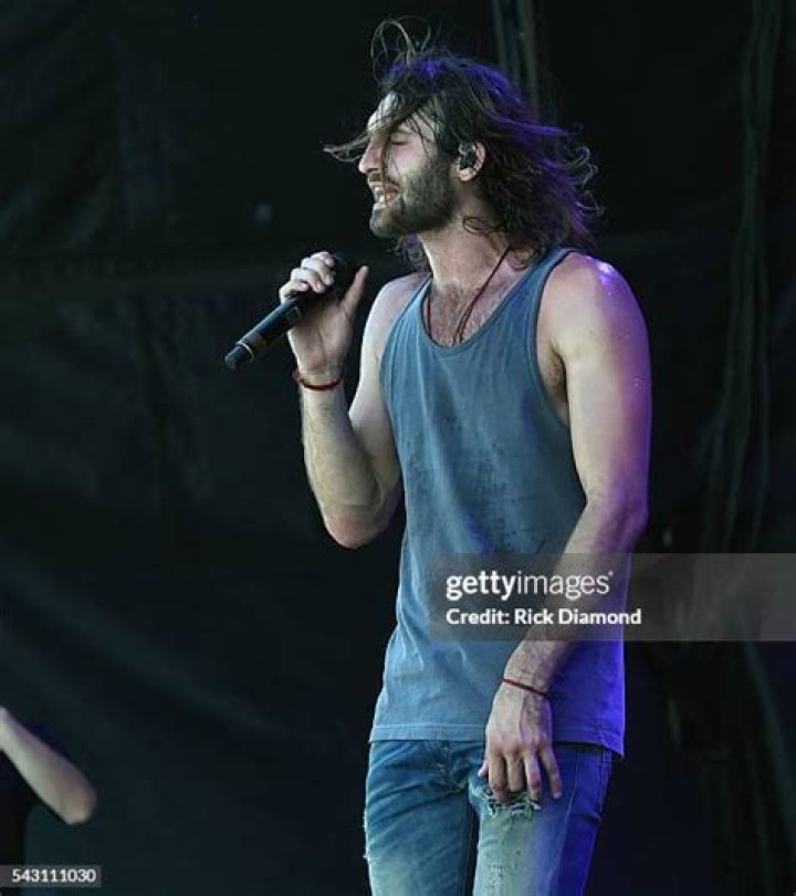 Ryan Hurd Reminisces On Blossoming Love In New Single 'Every Other