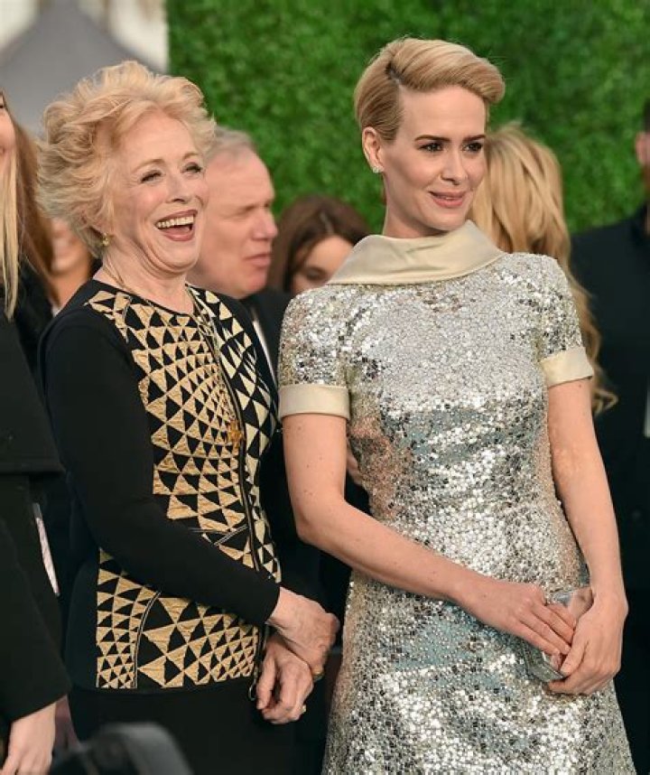 Sarah Paulson declara su amor a su novia, 32 a&ntilde;os mayor, en los Emmy