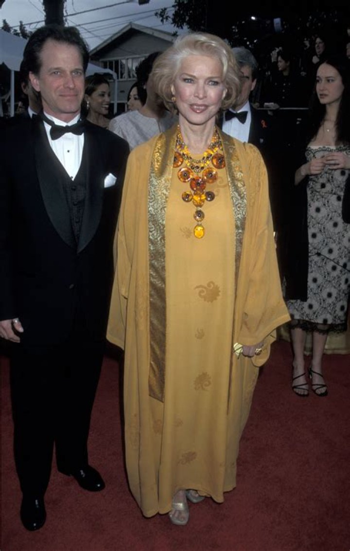 What year did Ellen Burstyn win best actress? Who did Ellen Burstyn